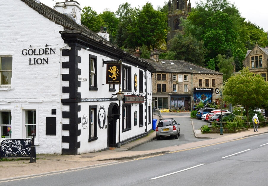 "This was a great stay for a short visit to Todmorden. Good location, clean and simple. Andy was very welcoming and a super host." Airbnb review